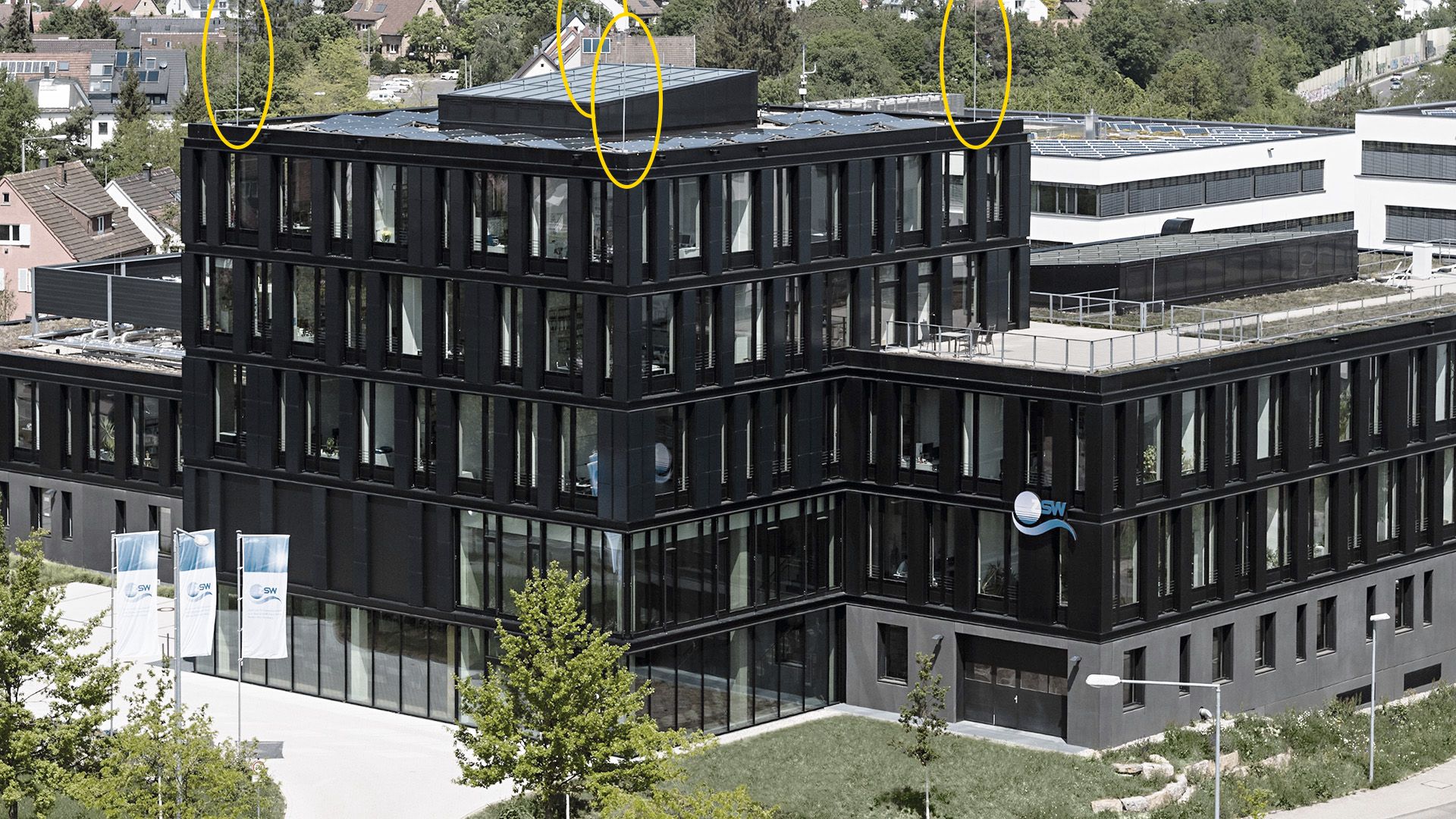In Abbildung 3 ist beispielhaft die Ausführung am ZSW-Gebäude zu sehen. 